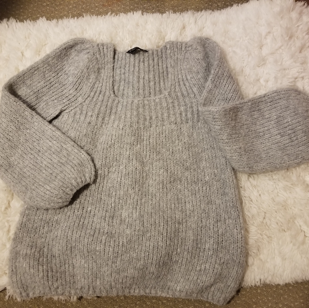 BCBG gray soft sweater